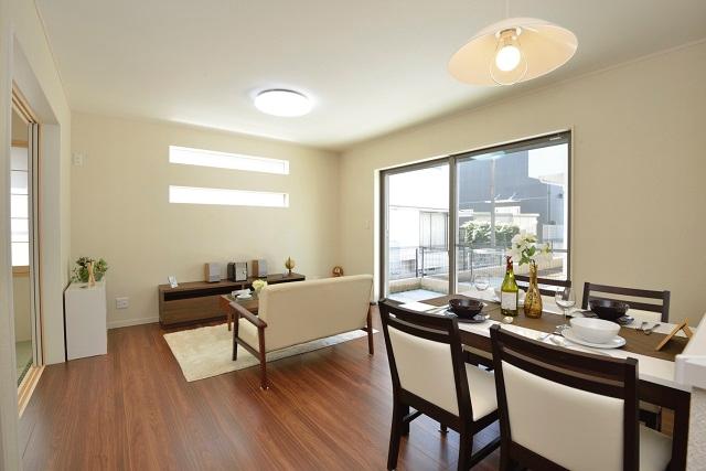 Living. Conversation of your family is living bouncing. 