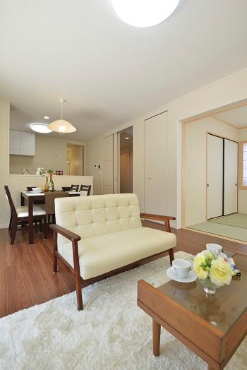 Living. Space where families gather with nature. 