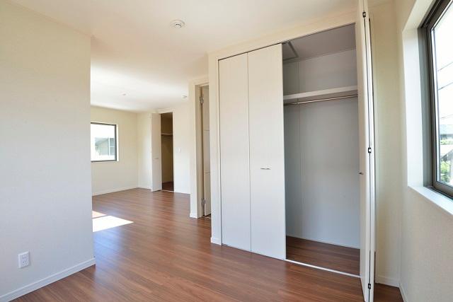 Non-living room. 2 Kaiyoshitsu. 2 door 1 Room. Possible partition in accordance with the change of lifestyle. 