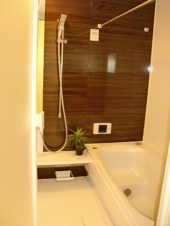 Bathroom. Spacious bathroom with the children enjoy the bath time. 