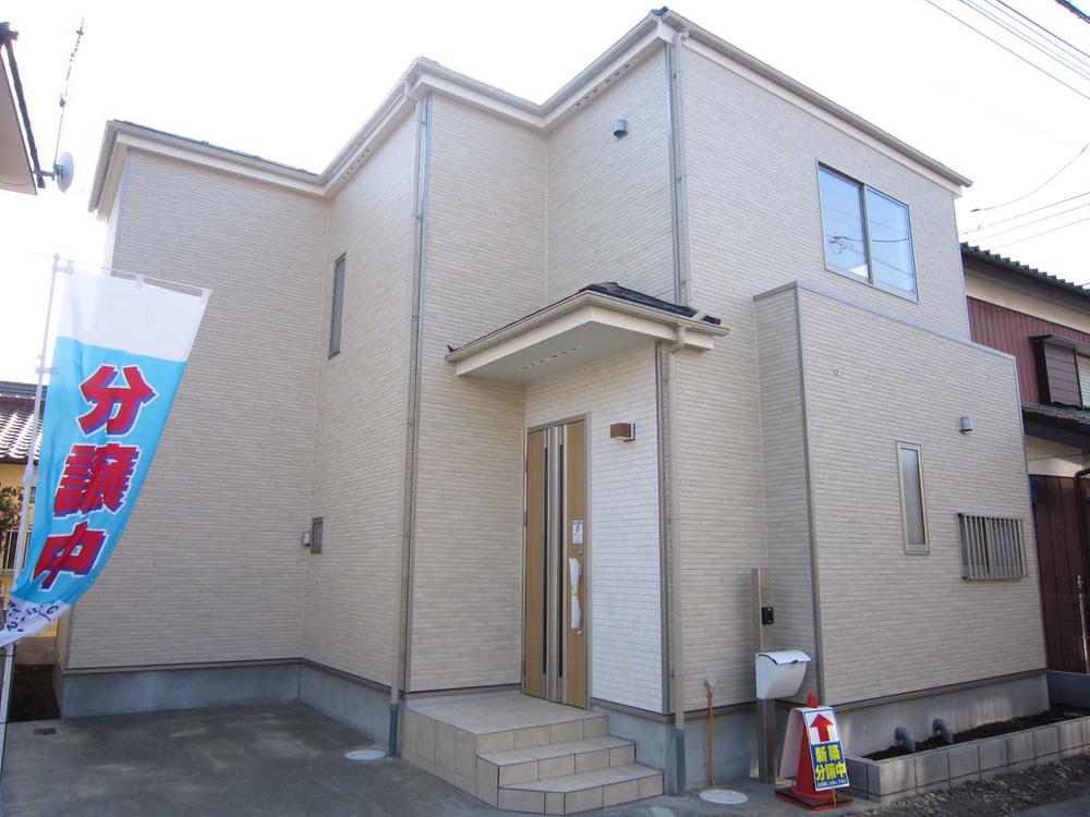 Local appearance photo. Local (12 May 2013) Shooting