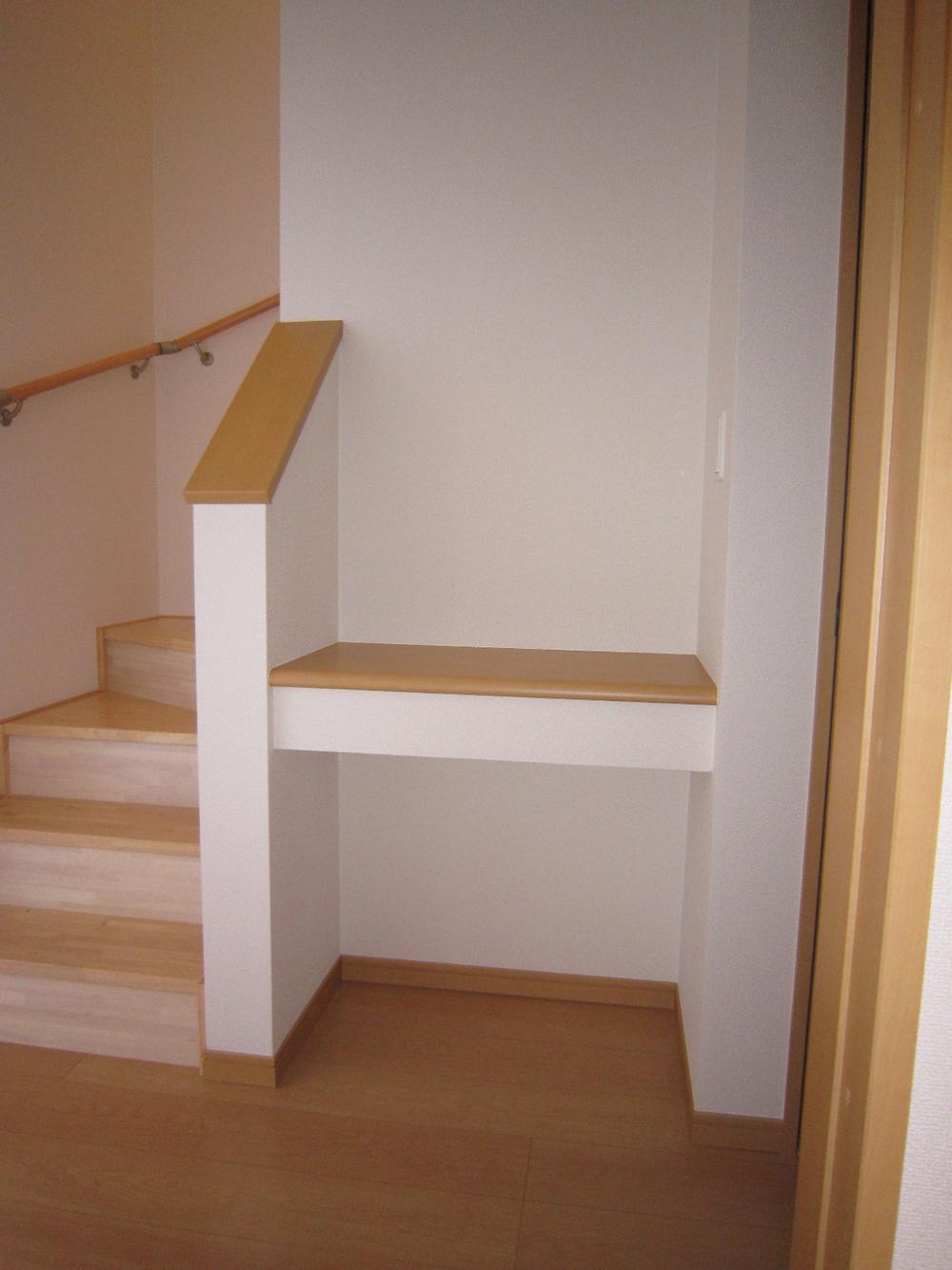 Other introspection. Convenient shelf! 1F