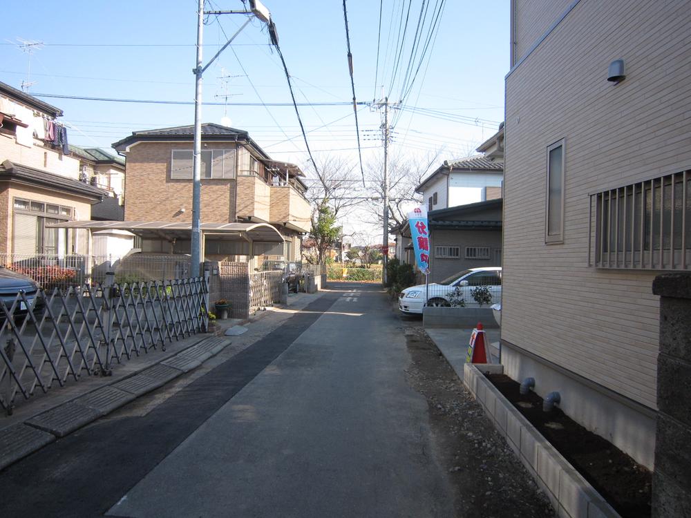 Local photos, including front road. Frontal road