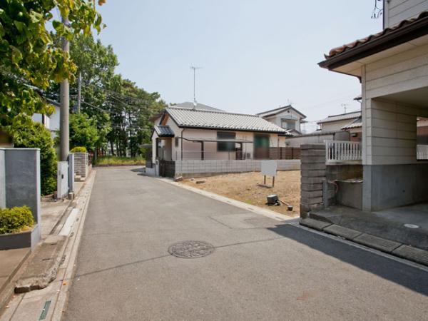 Local photos, including front road. 2013 / 05 / 14 shooting