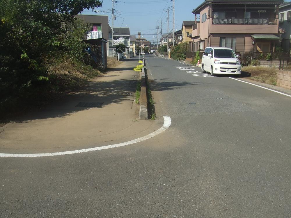 Local land photo. We also with the sidewalk in a quiet residential area.