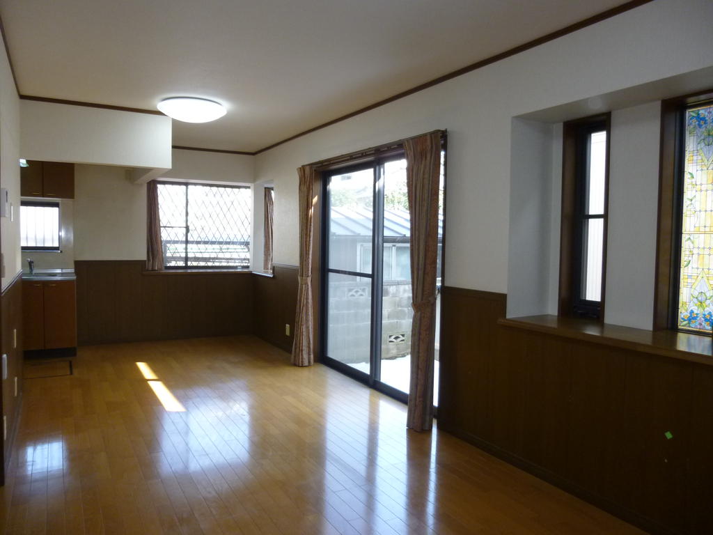 Living and room. Bright and airy living dining room facing the garden