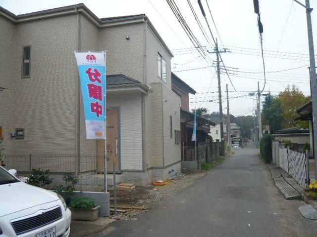 Local photos, including front road. 11 / 16 shooting