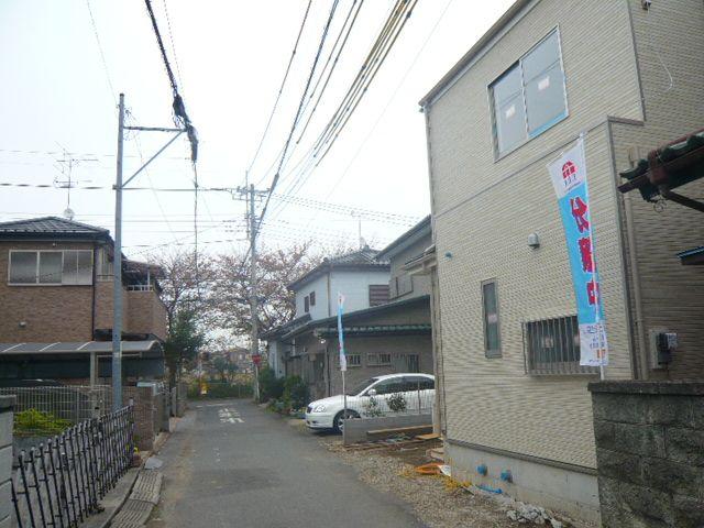 Local photos, including front road. 11 / 16 shooting