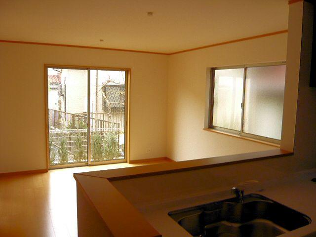 Living. South is facing. Day good