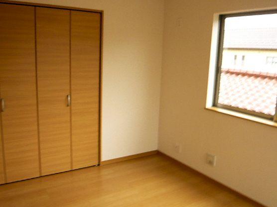 Non-living room. Second floor 6 Pledge