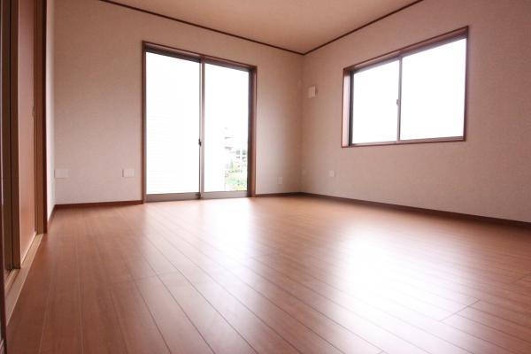 Same specifications photos (living)