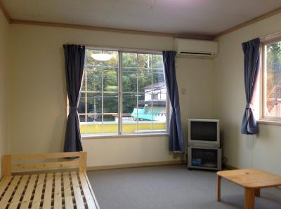 Living and room. 1F flooring, Laying 2F rug