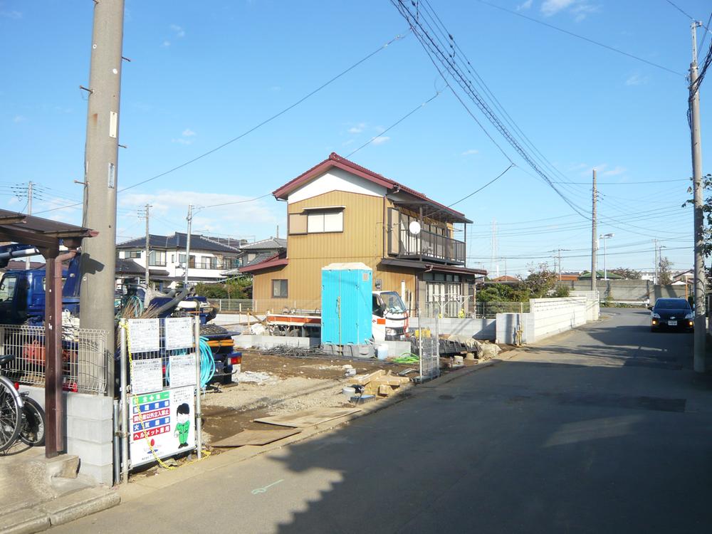 Local photos, including front road. ● 4 Building _2180 ten thousand