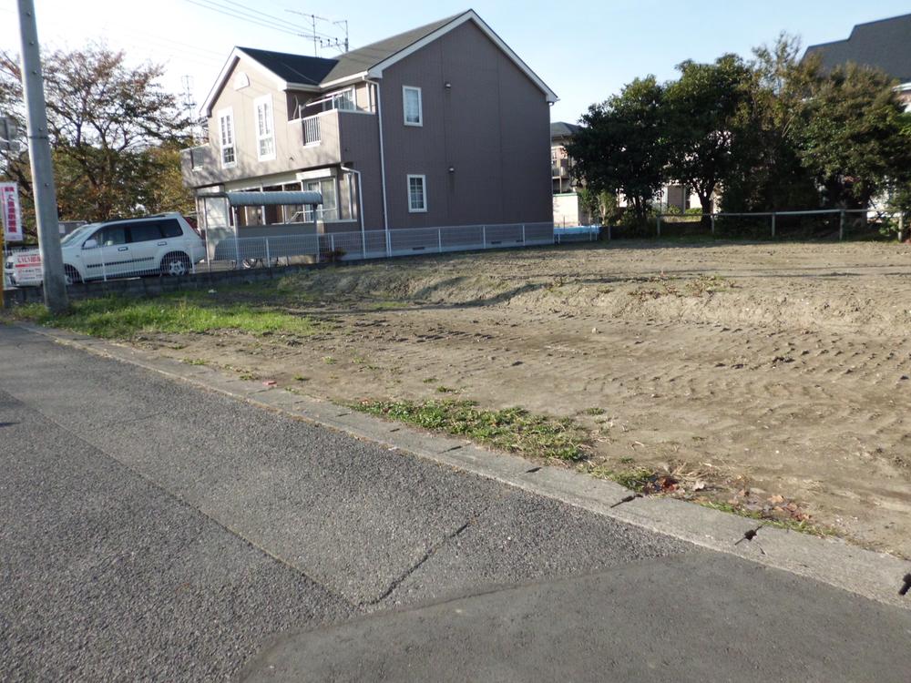 Local photos, including front road. Local (11 May 2013) Shooting