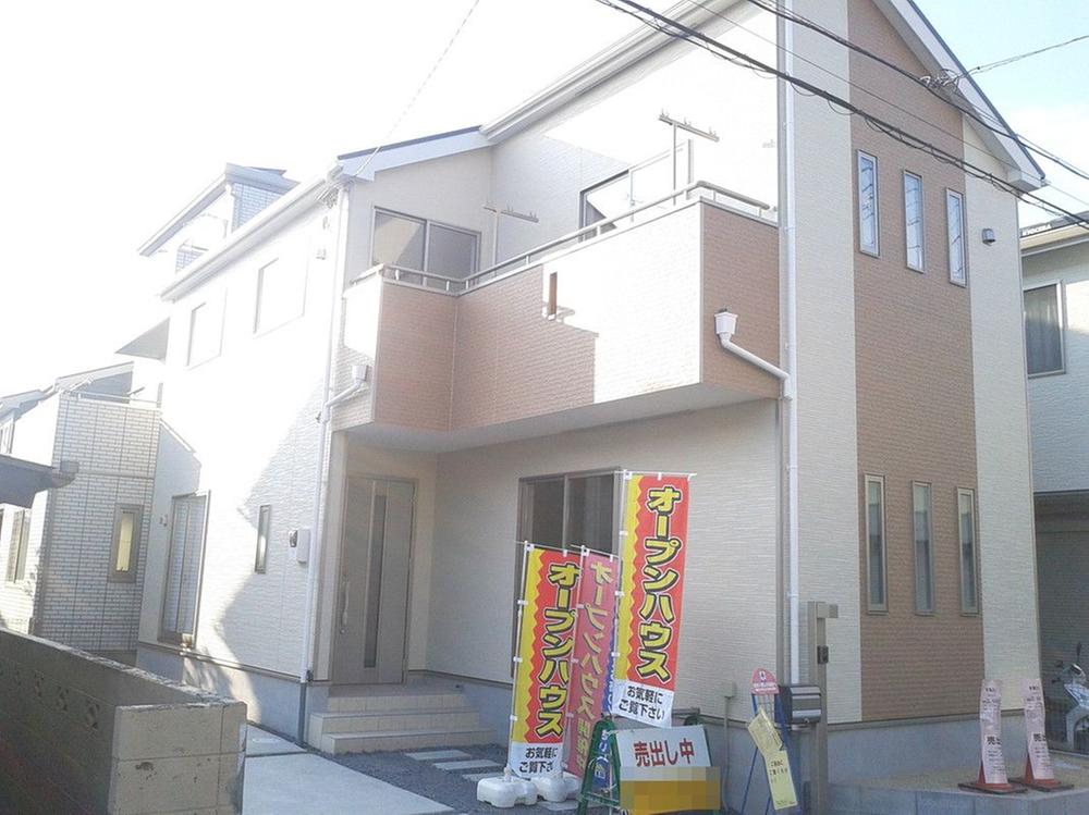 Local appearance photo. Local (12 May 2013) Shooting