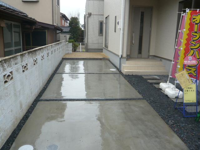 Parking lot.  ■ Car space two is possible that some leeway! 