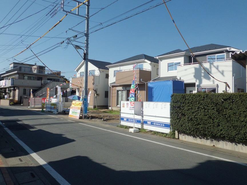 Local photos, including front road. Local (December 1, 2013) Shooting