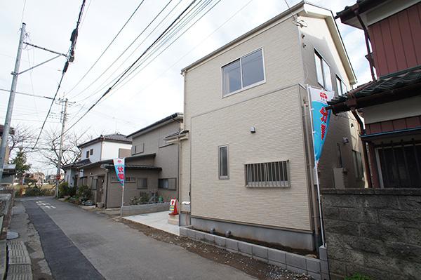 Local photos, including front road. Local (12 May 2013) Shooting