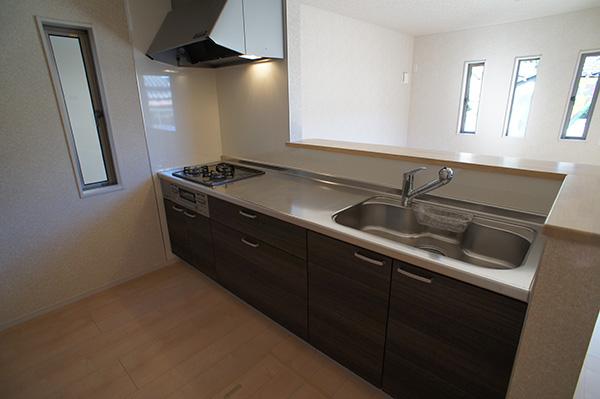 Kitchen. Face-to-face kitchen can feel your family close Indoor (11 May 2013) Shooting