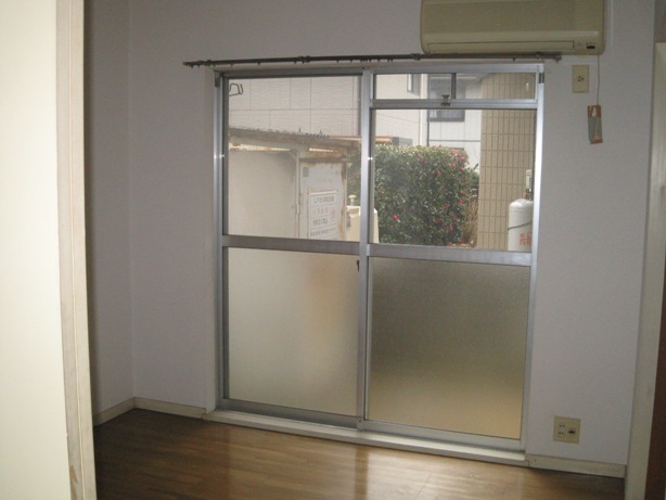 Living and room. Western-style 6 Pledge