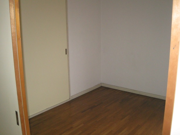 Living and room. Western-style 6 Pledge