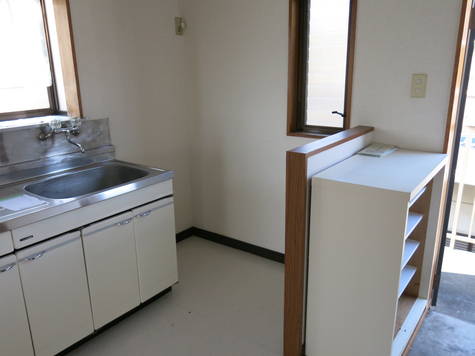 Other room space. Good open kitchen entrance space of per yang