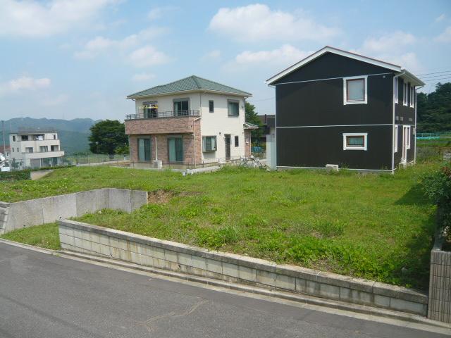 Local photos, including front road. Local (August 2013) Shooting