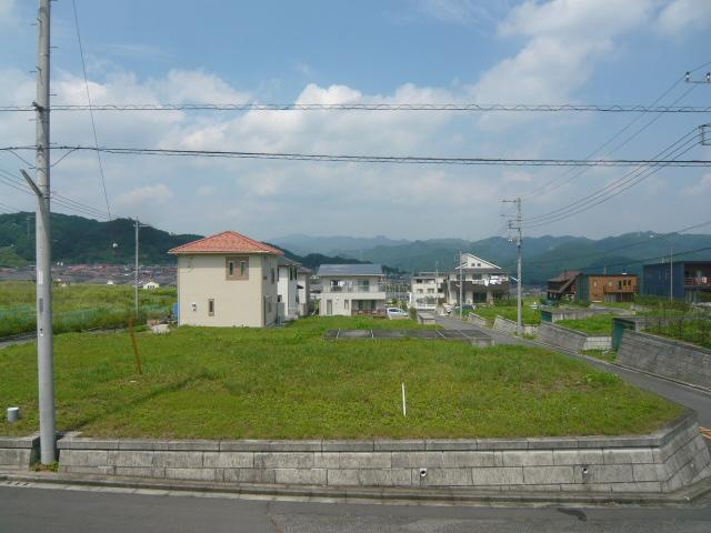 Local photos, including front road. Local (August 2013) Shooting