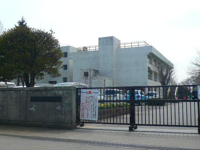 Primary school. 2084m to the Hidaka Municipal Takahagi North Elementary School
