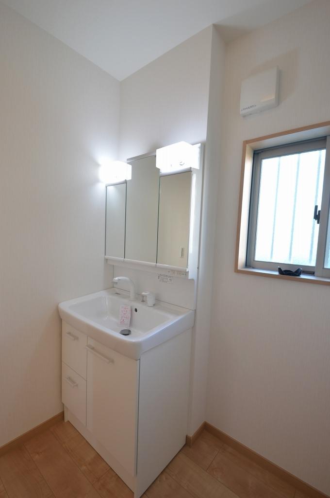 Wash basin, toilet. Same specifications