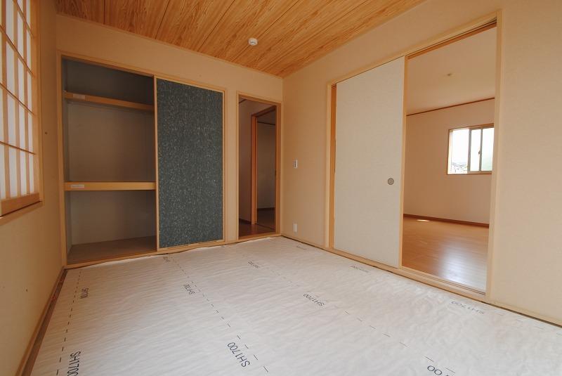 Same specifications photos (Other introspection). Same specifications