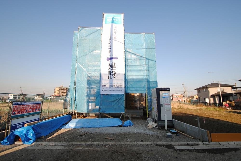 Local photos, including front road. Local (12 May 2013) Shooting