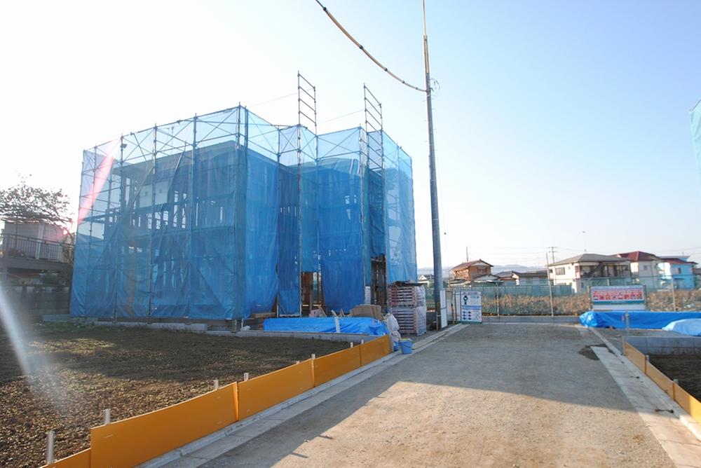 Local photos, including front road. Local (12 May 2013) Shooting