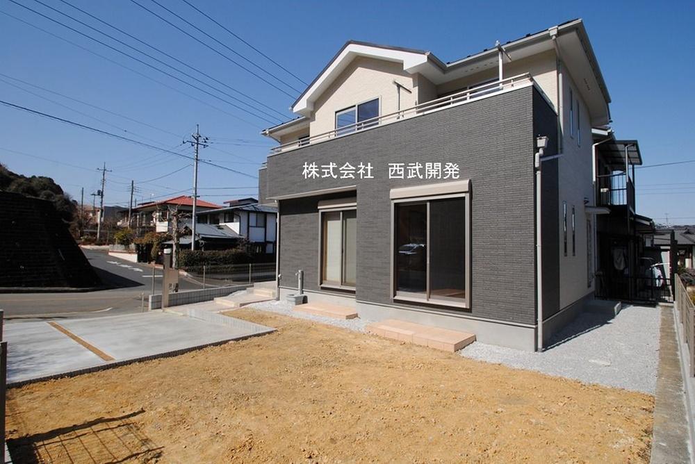 Local photos, including front road. Local (February 2013) Shooting