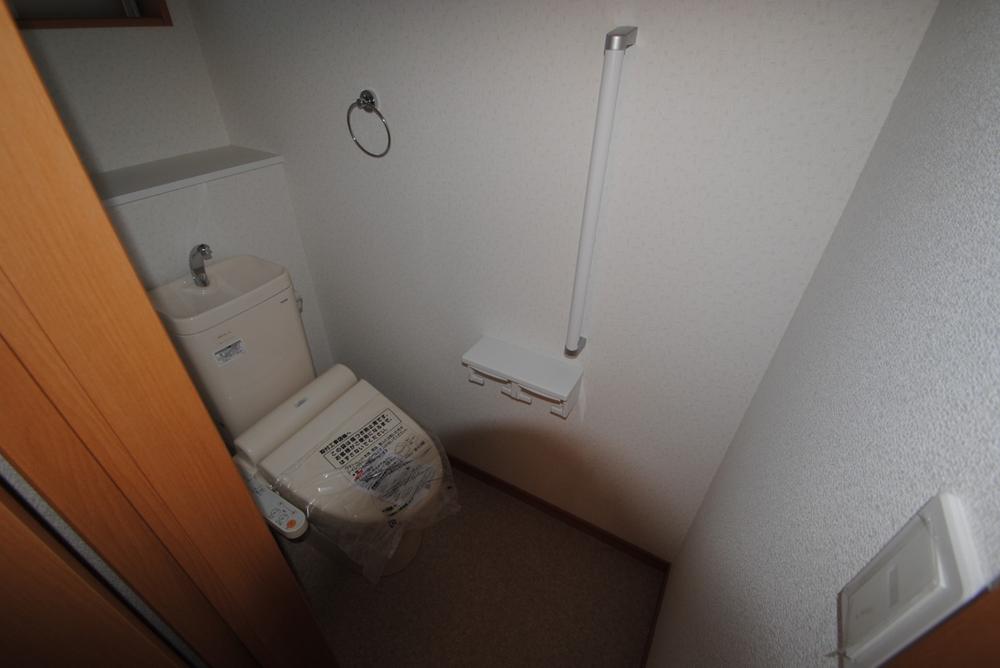 Toilet. Indoor (11 May 2013) Shooting