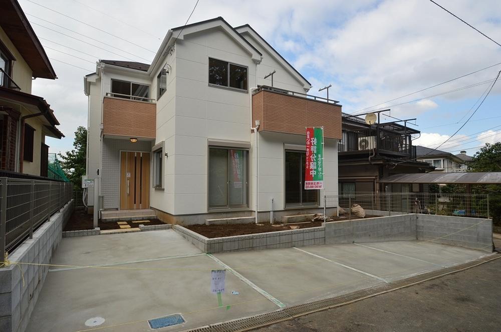 Parking lot. Local (11 May 2013) Shooting