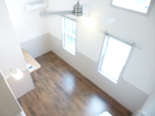 Living and room. Windows are many sunny ☆