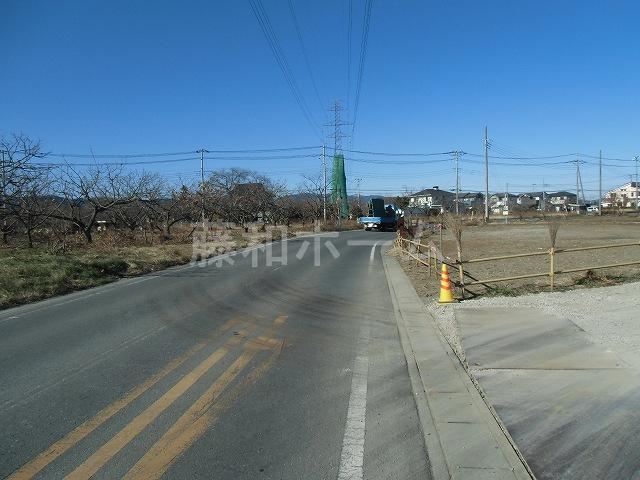 Local photos, including front road. Local (January 2013) Shooting