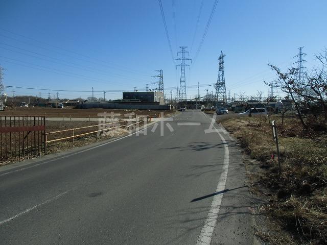 Local photos, including front road. Local (January 2013) Shooting