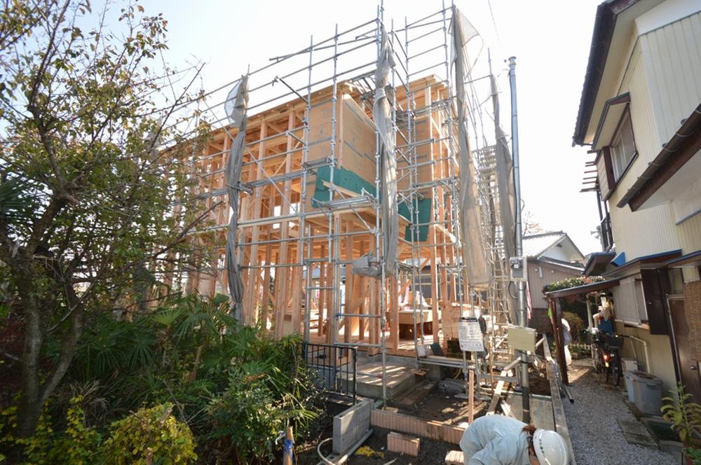 Local photos, including front road. Local (12 May 2013) Shooting