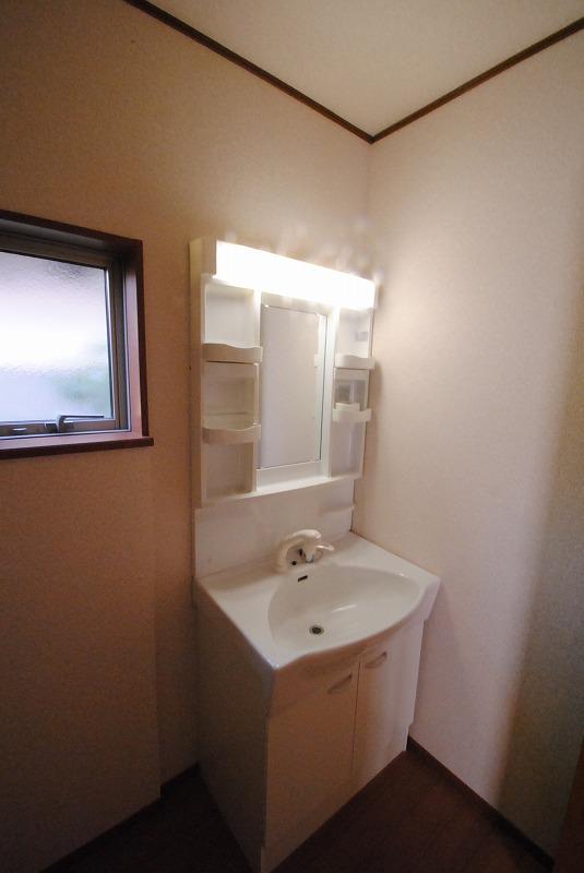 Wash basin, toilet. Same specifications