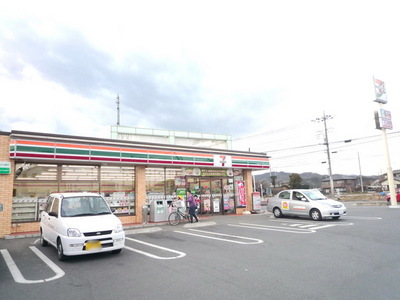 Convenience store. 2500m to Seven-Eleven (convenience store)
