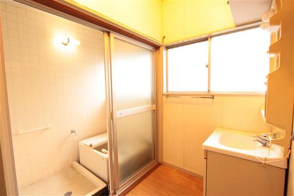 Washroom. Basin around