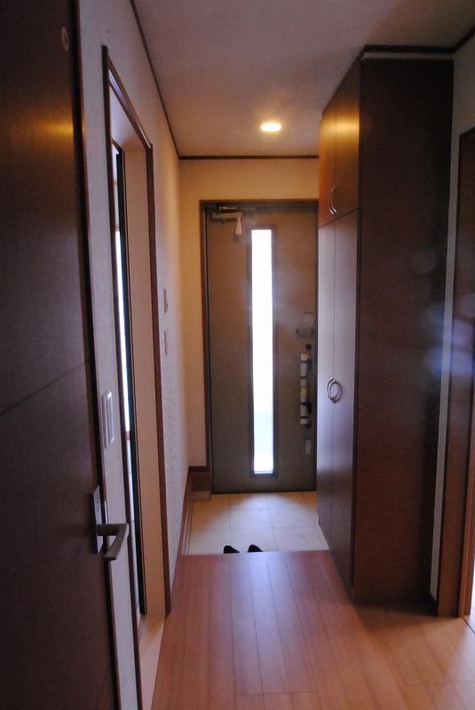 Entrance. Same specifications