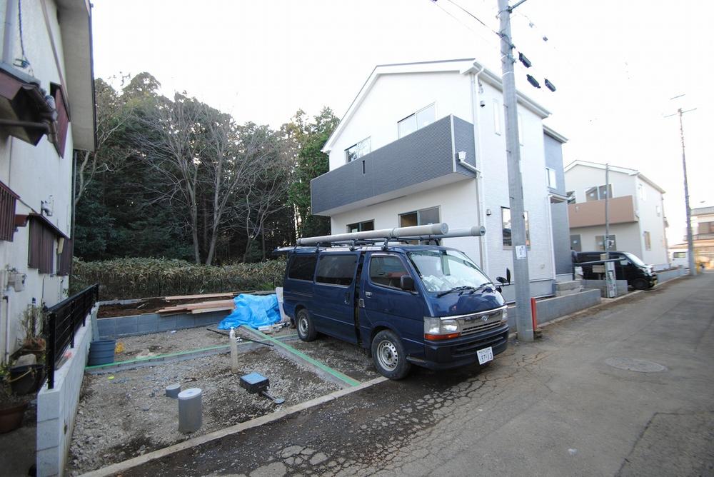 Local photos, including front road. Local (12 May 2013) Shooting