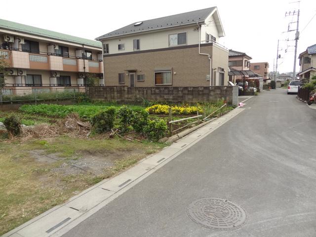 Local photos, including front road. Local (10 May 2013) Shooting