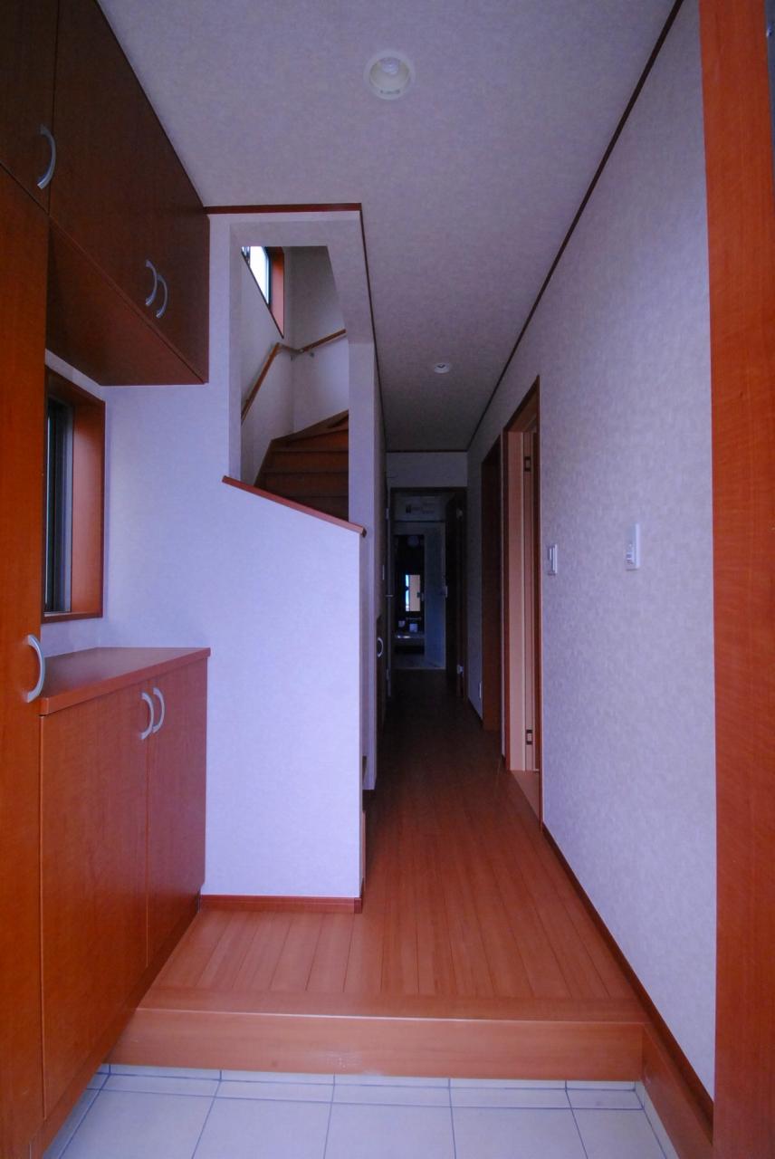 Entrance. Same specifications