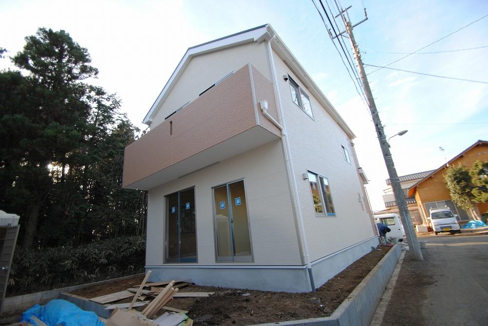 Local photos, including front road. Local (12 May 2013) Shooting