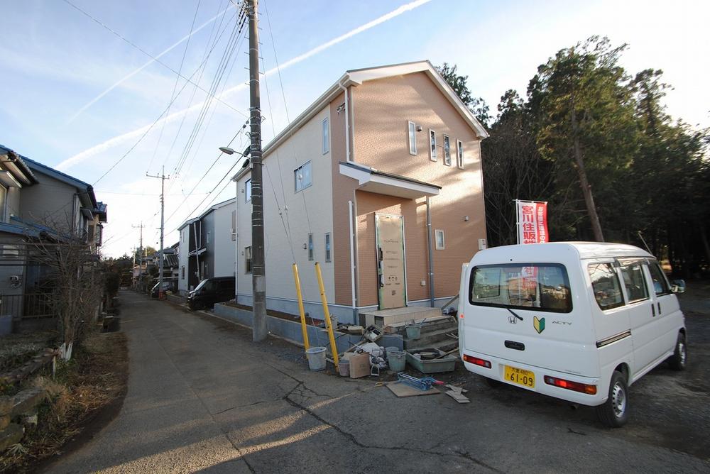 Local photos, including front road. Local (12 May 2013) Shooting