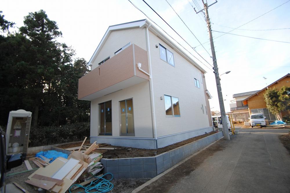 Local appearance photo. Local (12 May 2013) Shooting